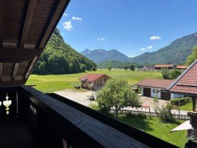 Hauptbild Dachgeschosswohnung in Unterwössen mit traumhaftem Blick in die Berge
