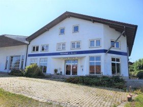 Hauptbild Vielfältige Gewerbeimmobilie mit großem Potenzial - Investieren oder selbst verwirklichen!