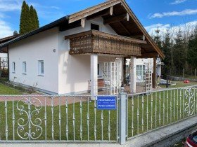 Hauptbild Viel Platz auch für 2 Familien in freistehenden Haus in guter Lage